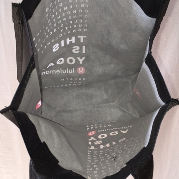 New Lululemon Tote Bag with Button Closure - Picture 5 of 12